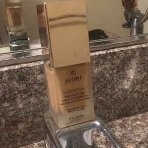 Jouer essential high coverage foundation- Latte
